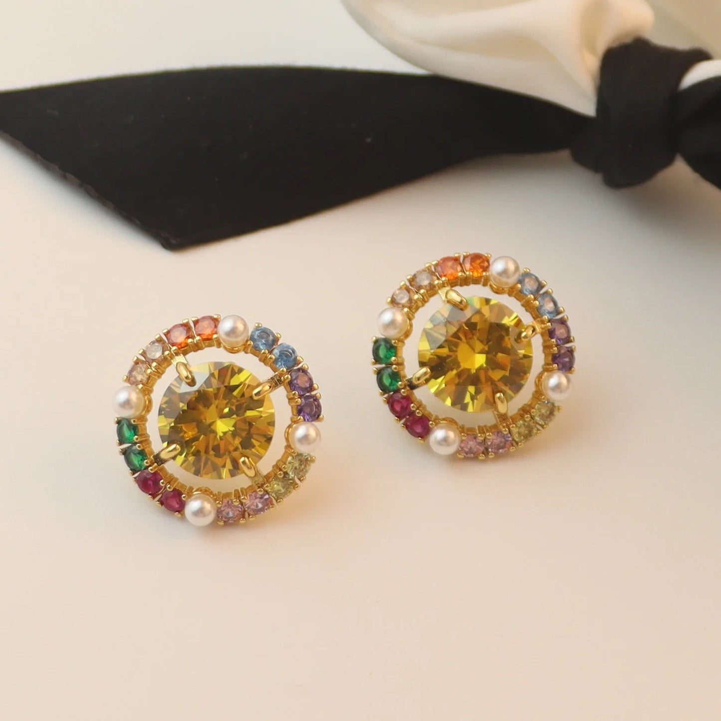 2023 New Hollow Round Colorful Zircon Inlaid Sweet Temperament Earrings