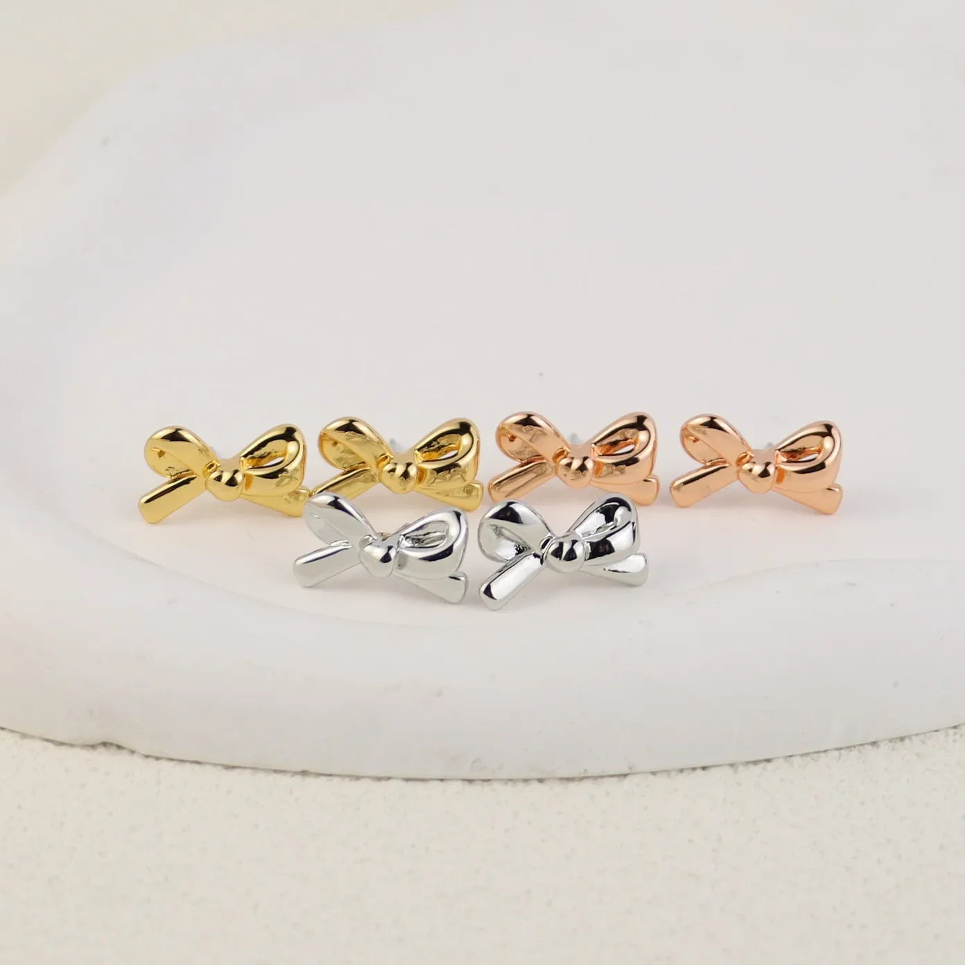 Bow Gold-plated Earrings, High-end Sense, Simple and Versatile Girls, Sweet New Earrings