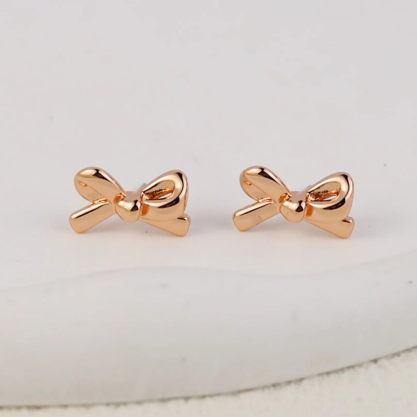 Bow Gold-plated Earrings, High-end Sense, Simple and Versatile Girls, Sweet New Earrings