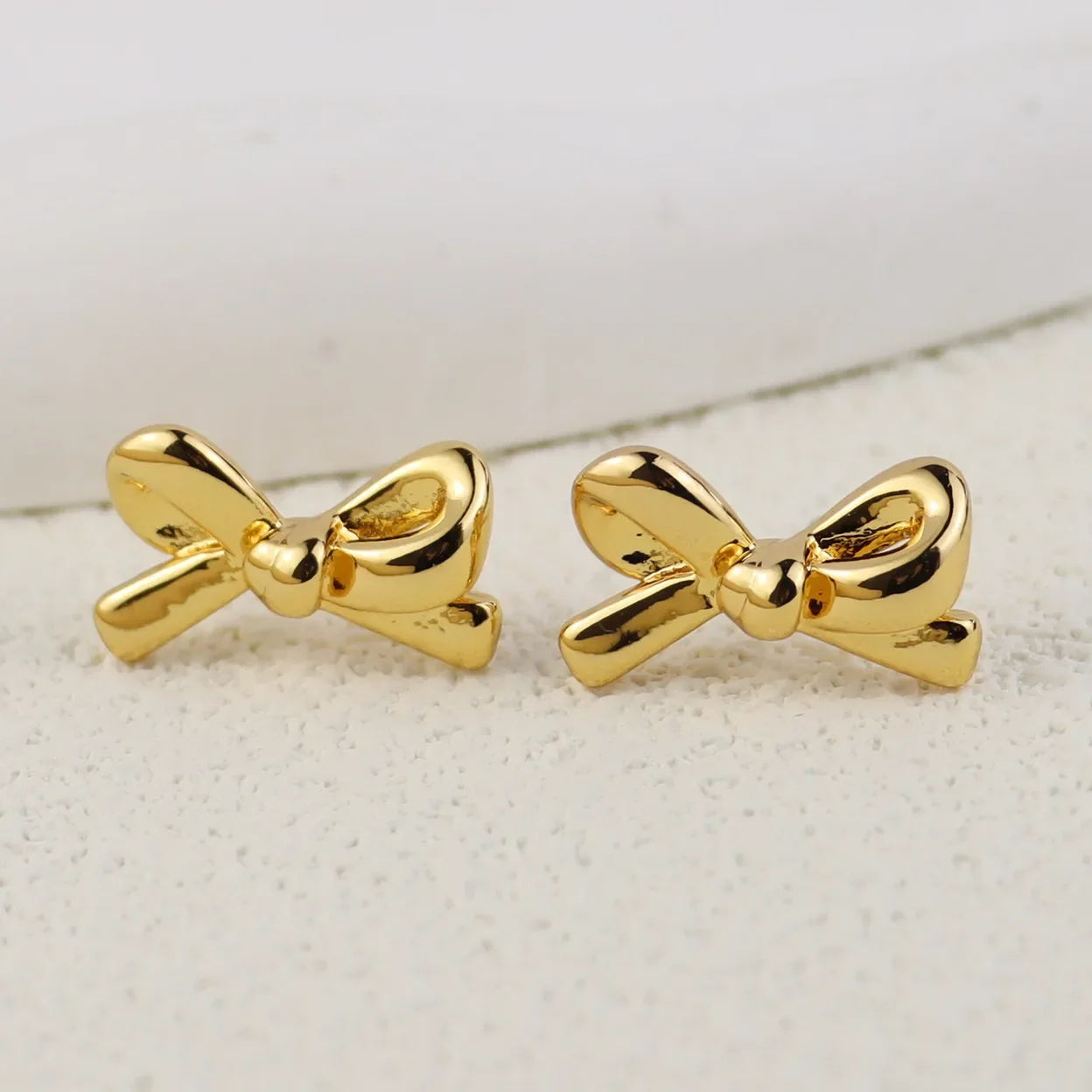 Bow Gold-plated Earrings, High-end Sense, Simple and Versatile Girls, Sweet New Earrings