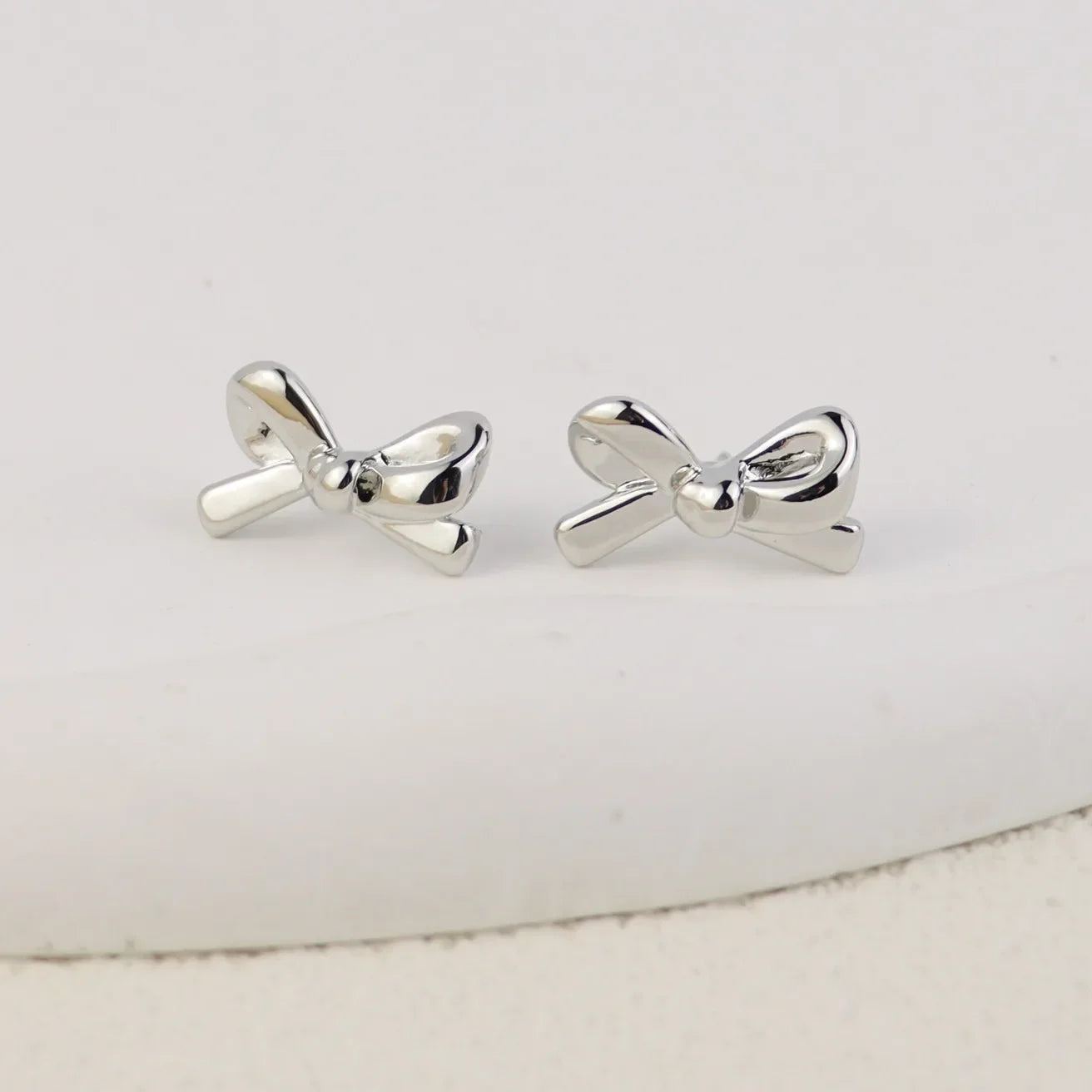 Bow Gold-plated Earrings, High-end Sense, Simple and Versatile Girls, Sweet New Earrings