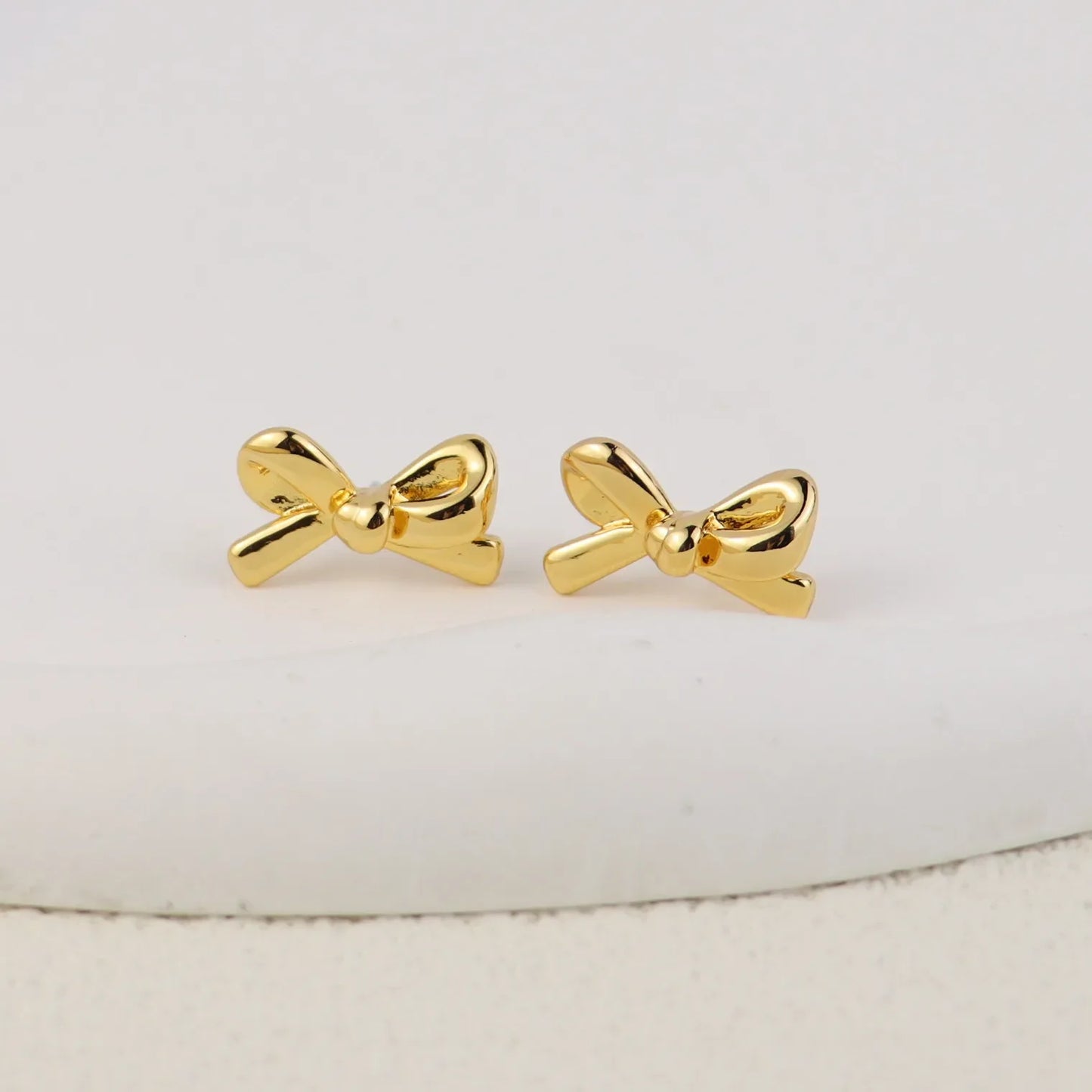 Bow Gold-plated Earrings, High-end Sense, Simple and Versatile Girls, Sweet New Earrings