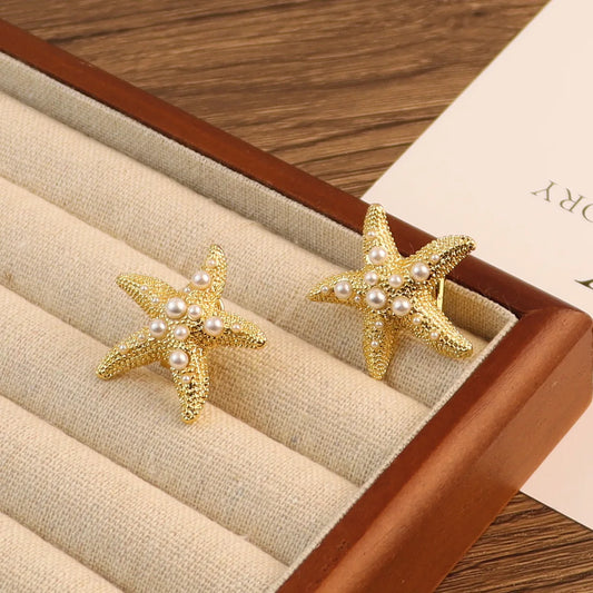 Fashionable and sweet, simple and gentle, with a starfish shaped design inlaid with pearls and rhinestones ear clip