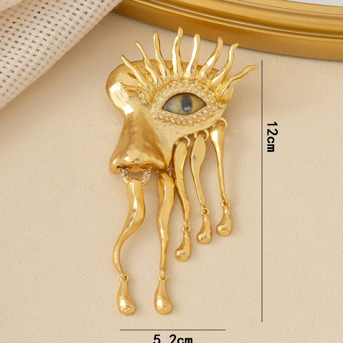 Hot Eye Medieval Features 18K Literary Retro Brooch