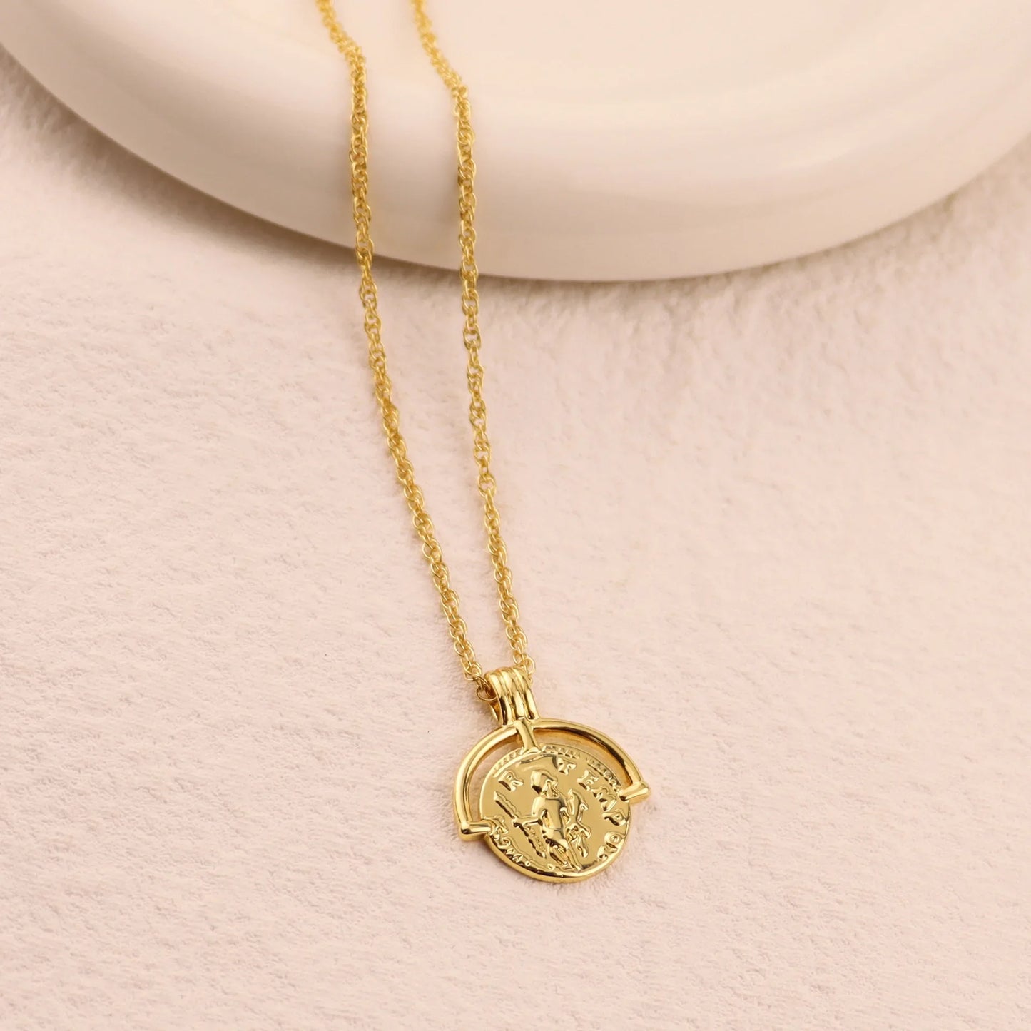 Ins Internet Celebrity Accessories Autumn and Winter New Sweater Chain Retro Gold Coin Muse Avatar Necklace