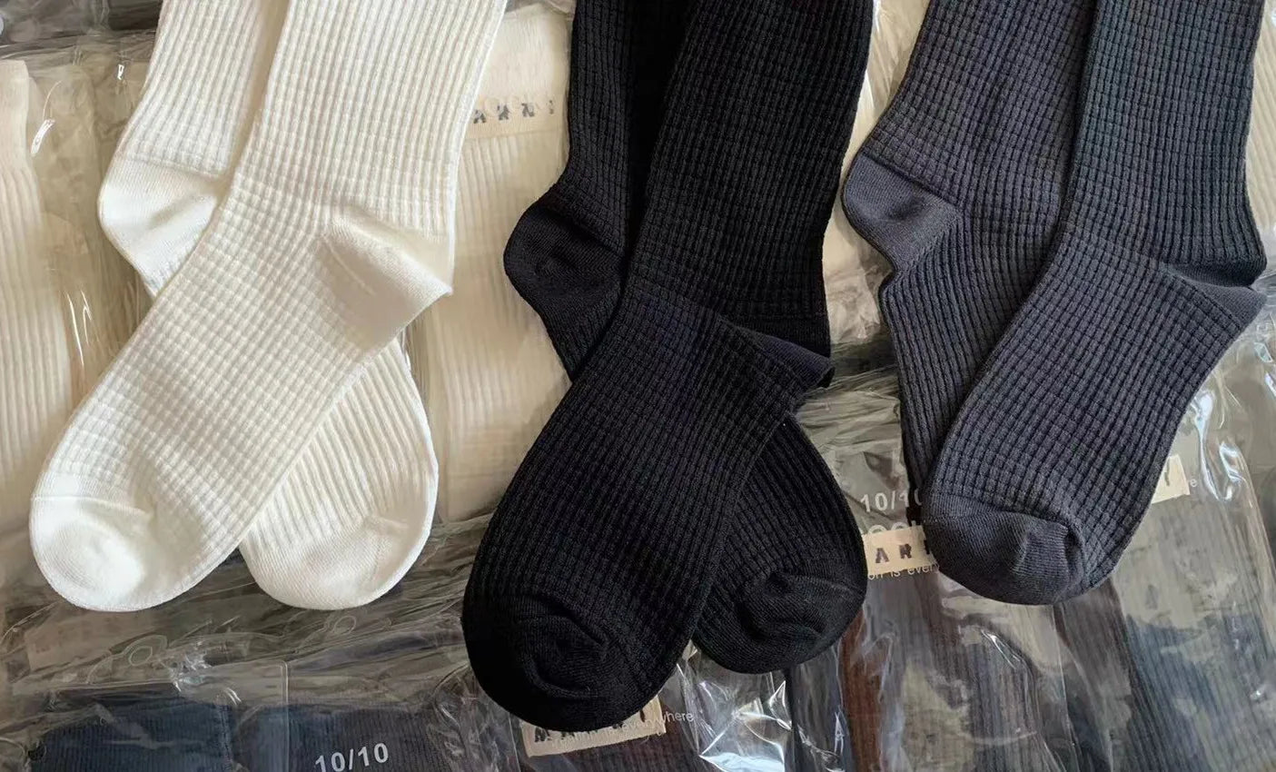 Light Luxury Style Dark Grid Breathable Trendy Socks Fabric Label Personalized Versatile Mid Tube Trendy INS Minimalist Stacked