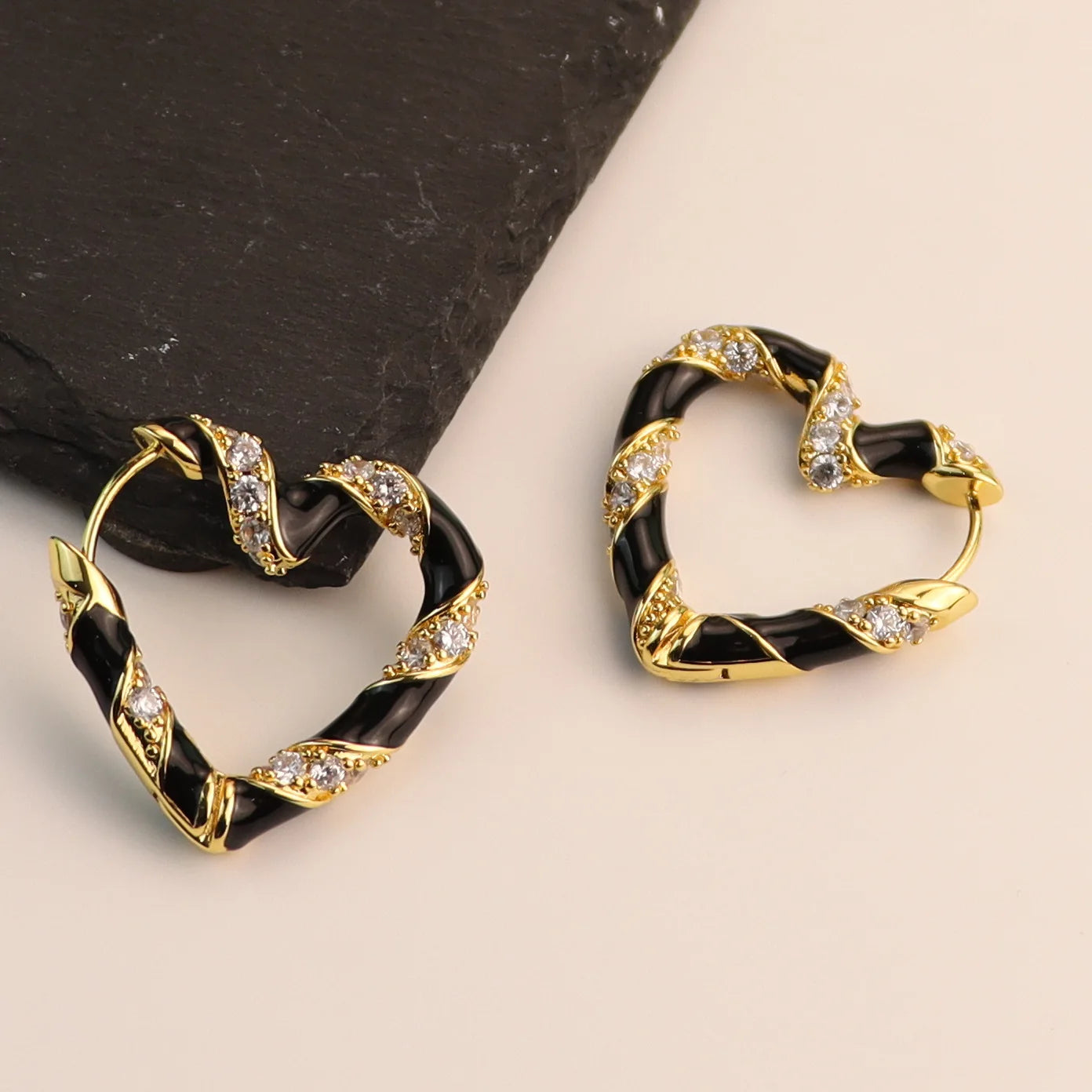 Light luxury and sweet cool style earrings, with a luxurious and shiny zirconia inlaid with colored enamel glaze heart shape