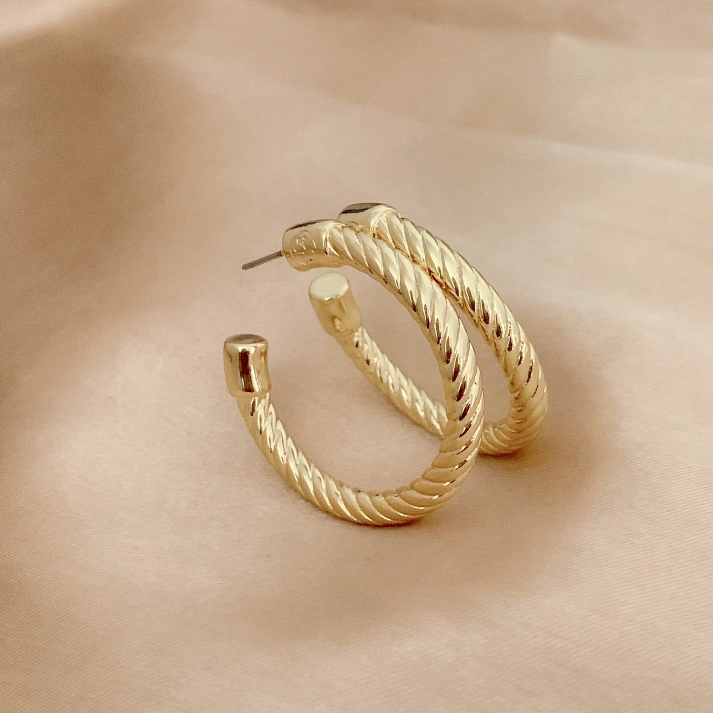 Luxurytreasury  Delicate gold-plated spiral texture metal wind earrings, light luxury Earrings