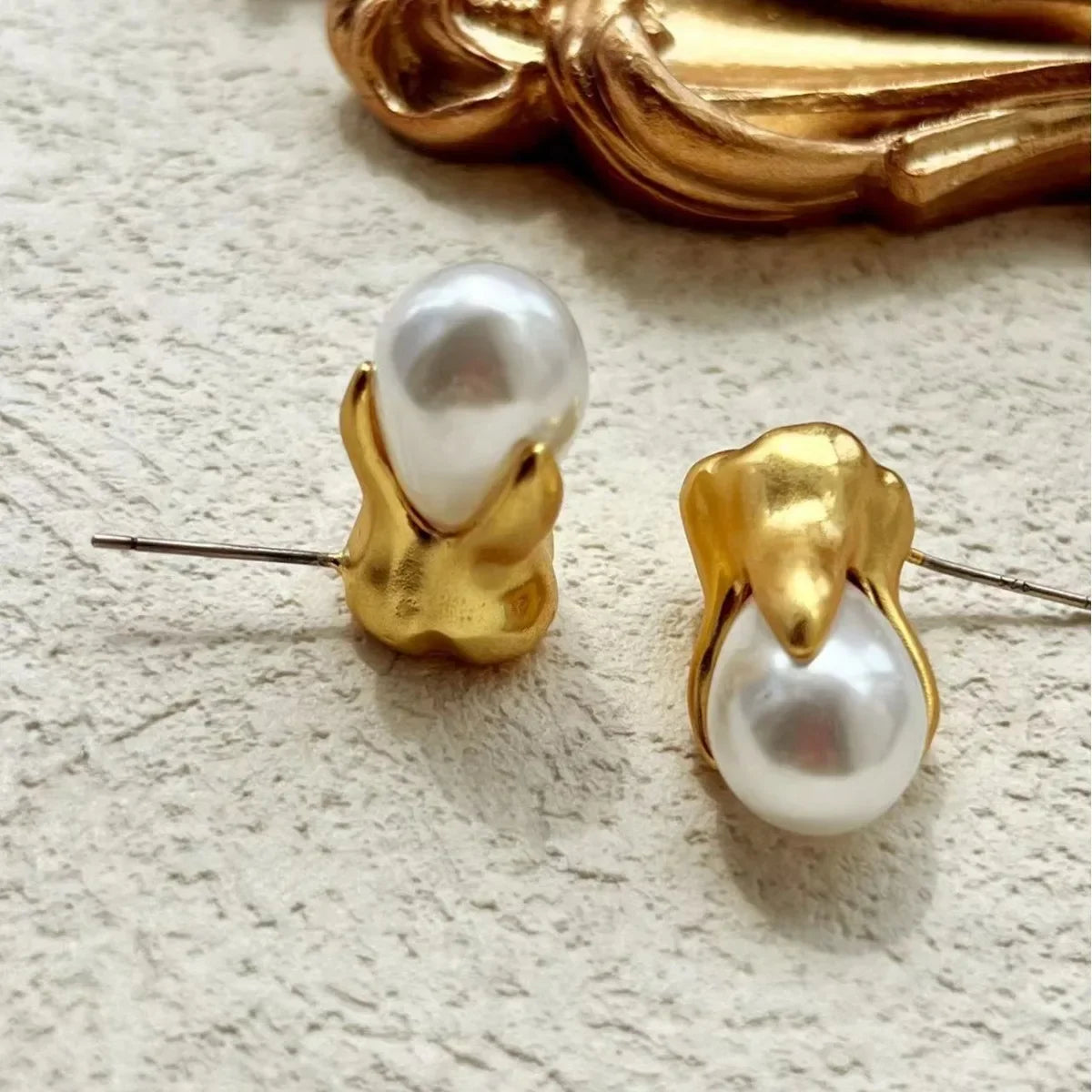 Medieval Replica Abstract Facial Features Series Teeth Pearl Stud Earrings Fashion Personality Light Luxury