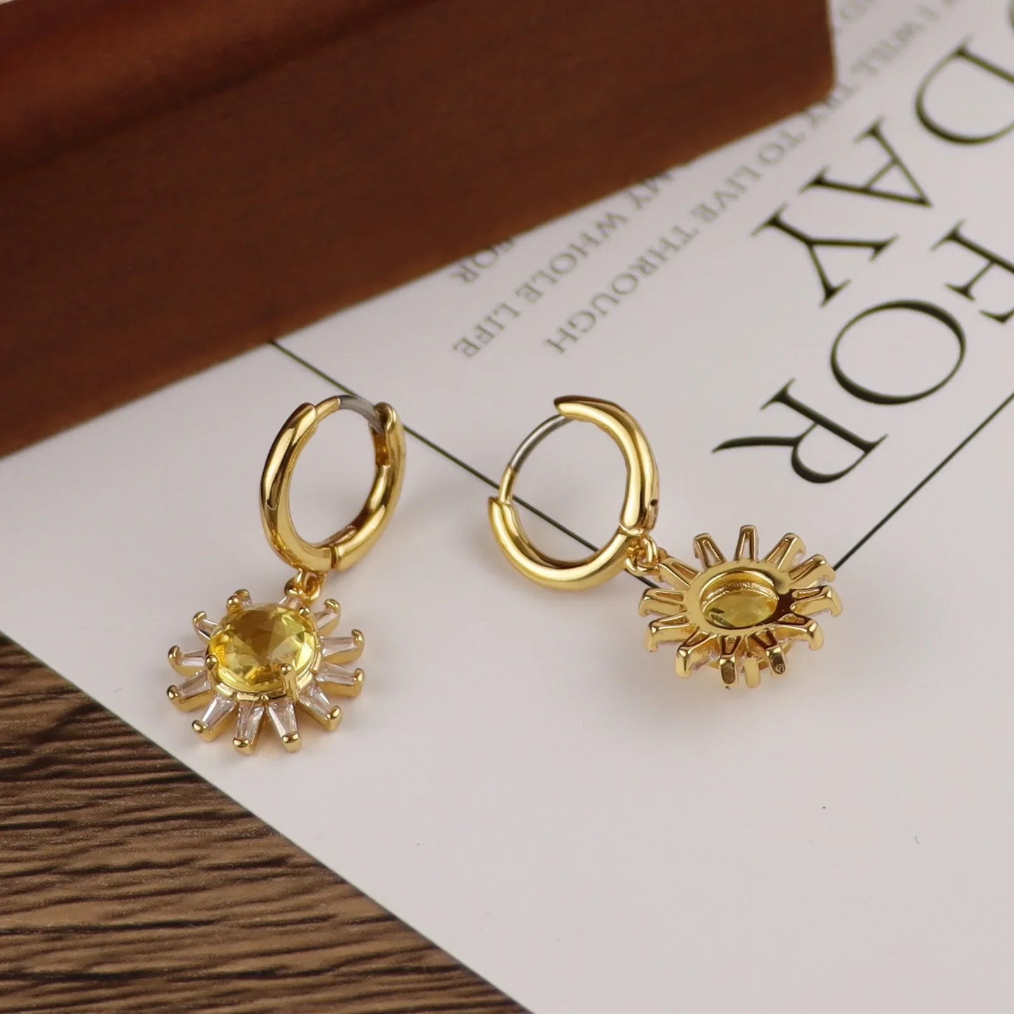 New Sunflower Gold-plated Earrings Inlaid with Zircon Temperament Versatile Earrings