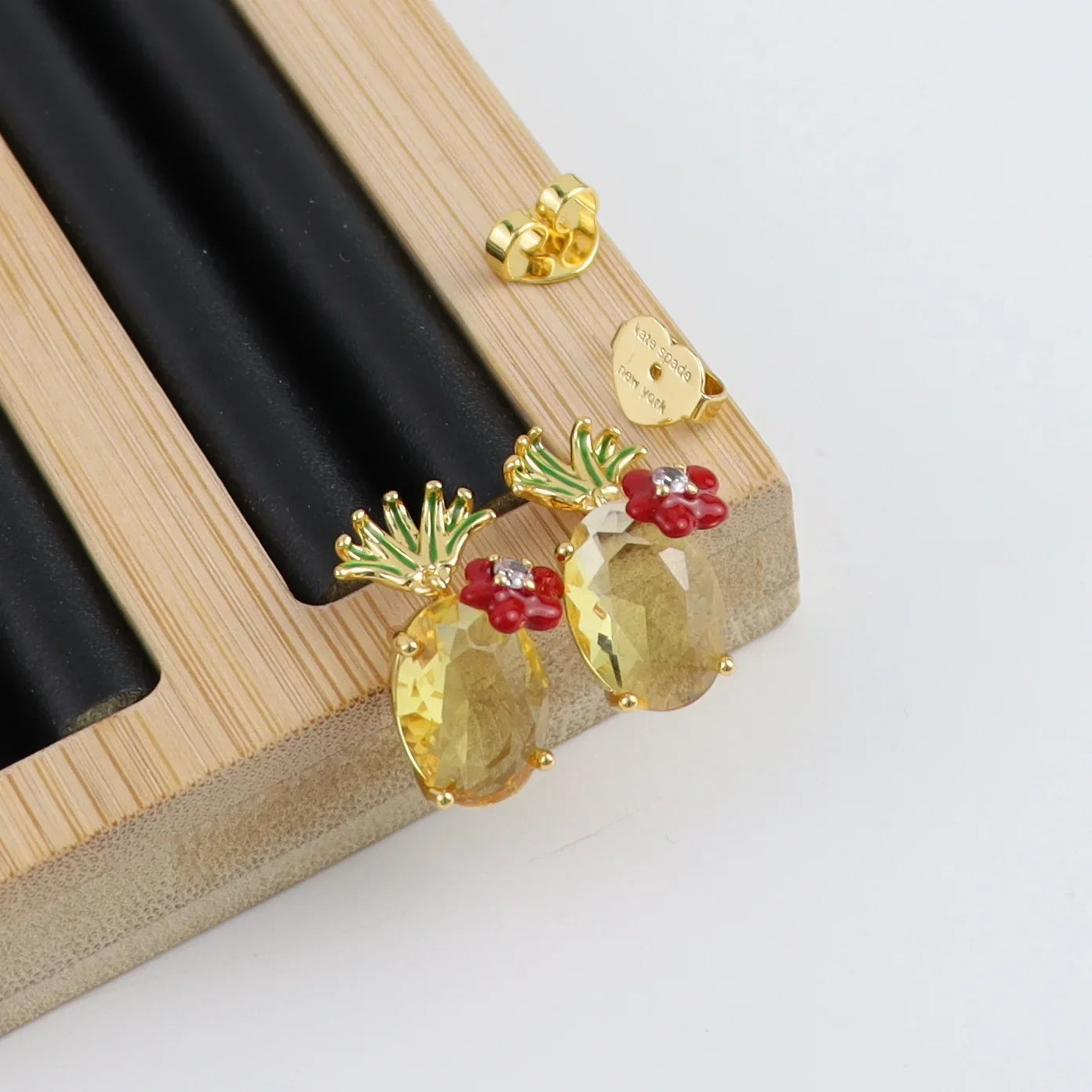 Niche Design Fresh and Versatile Fruit Series Copper Gold-plated Zircon Inlaid Three-dimensional Pineapple High-end Earrings