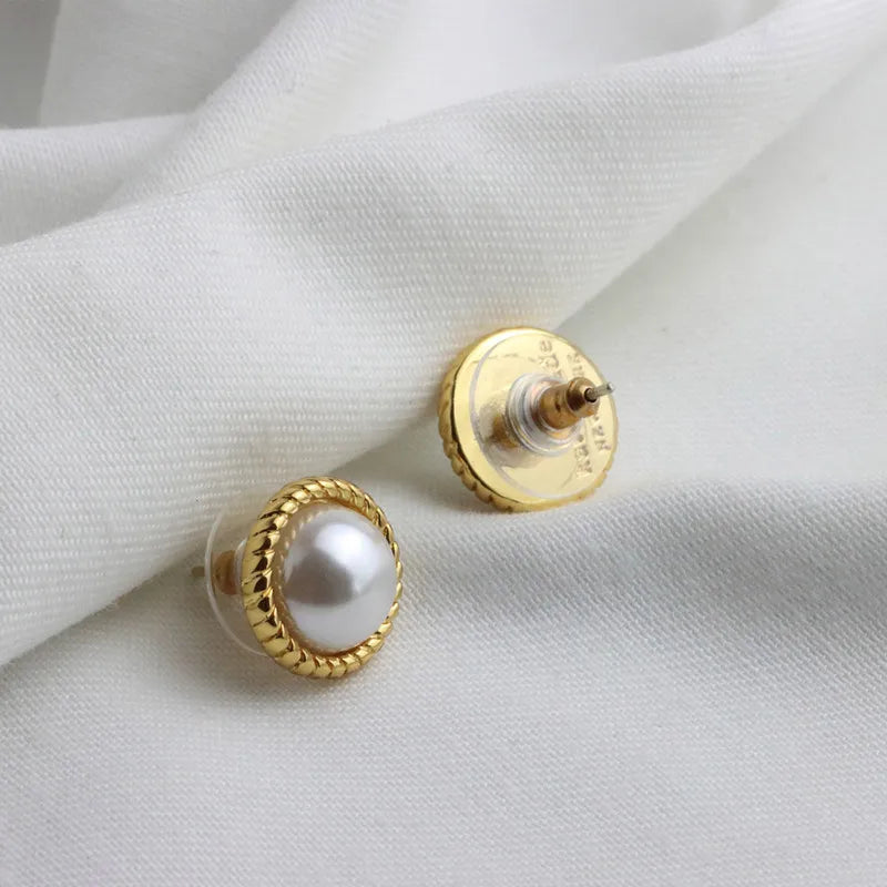 Retro Stud Earrings Female Internet Celebrity Medieval Temperament Advanced Sense French Personality Simple Explosion