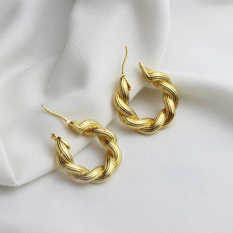 Vintage personality Fried Dough Twists golden circle advanced earrings small fragrant earrings