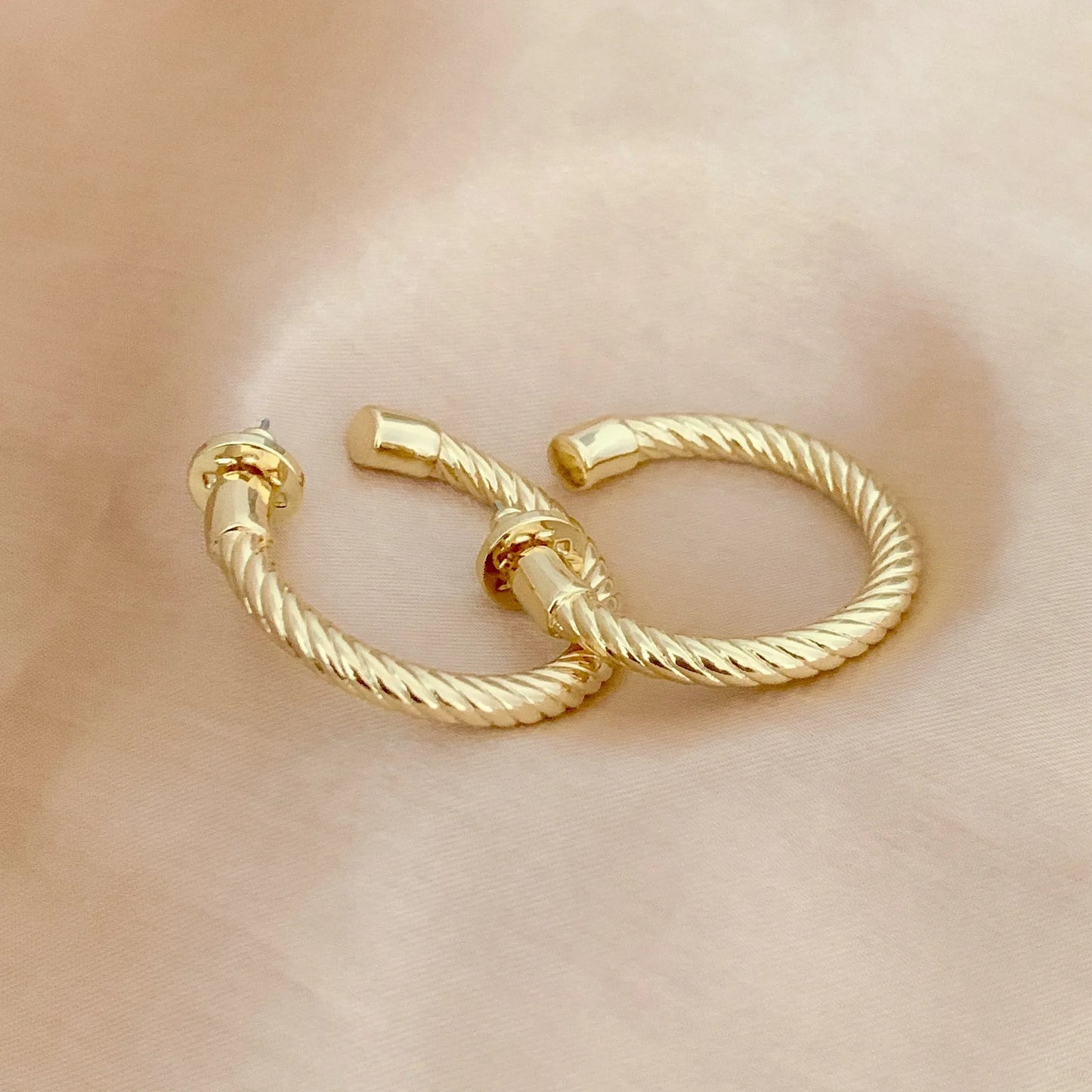 Luxurytreasury  Delicate gold-plated spiral texture metal wind earrings, light luxury Earrings