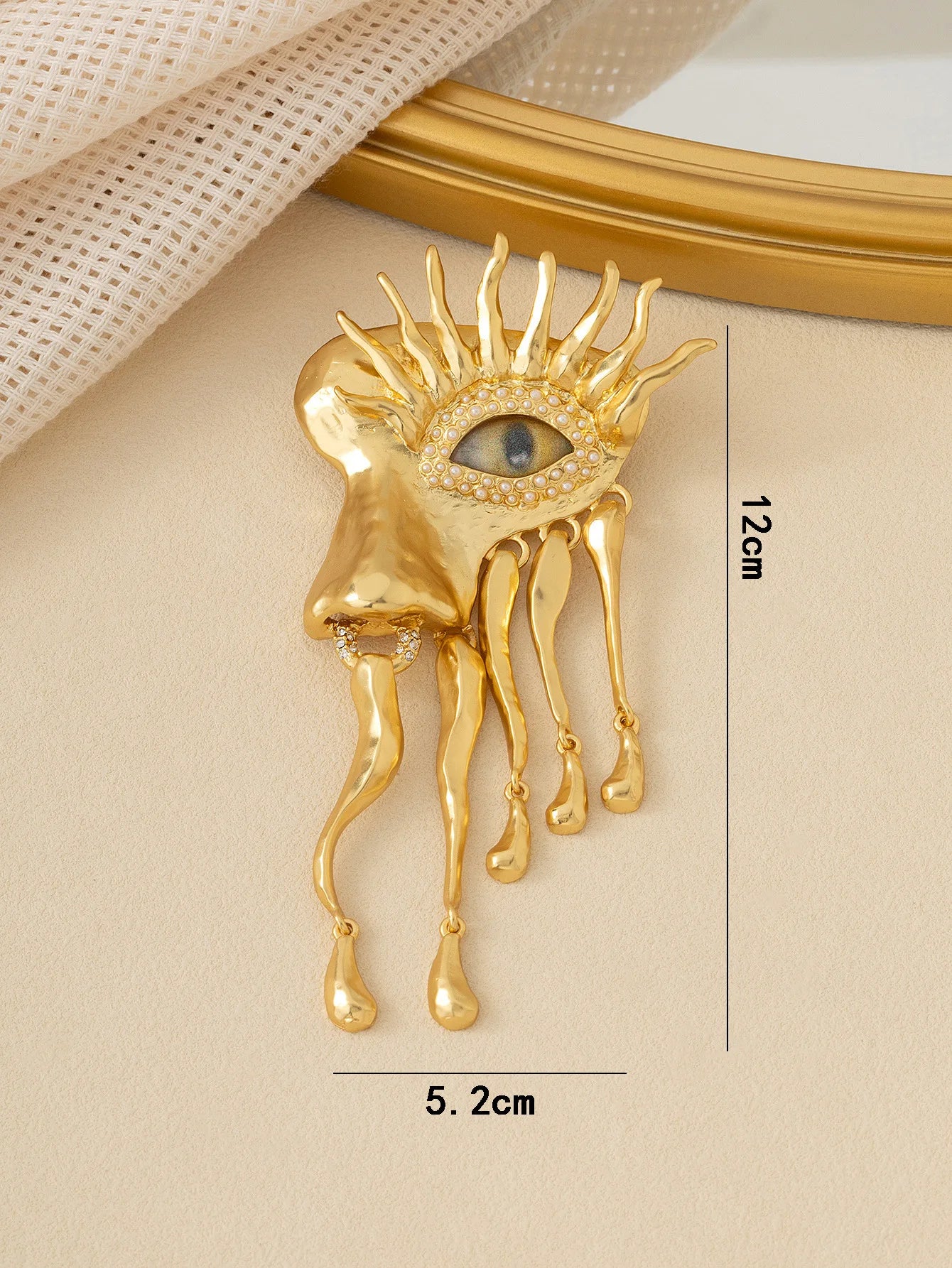 Hot Eye Medieval Features 18K Literary Retro Brooch