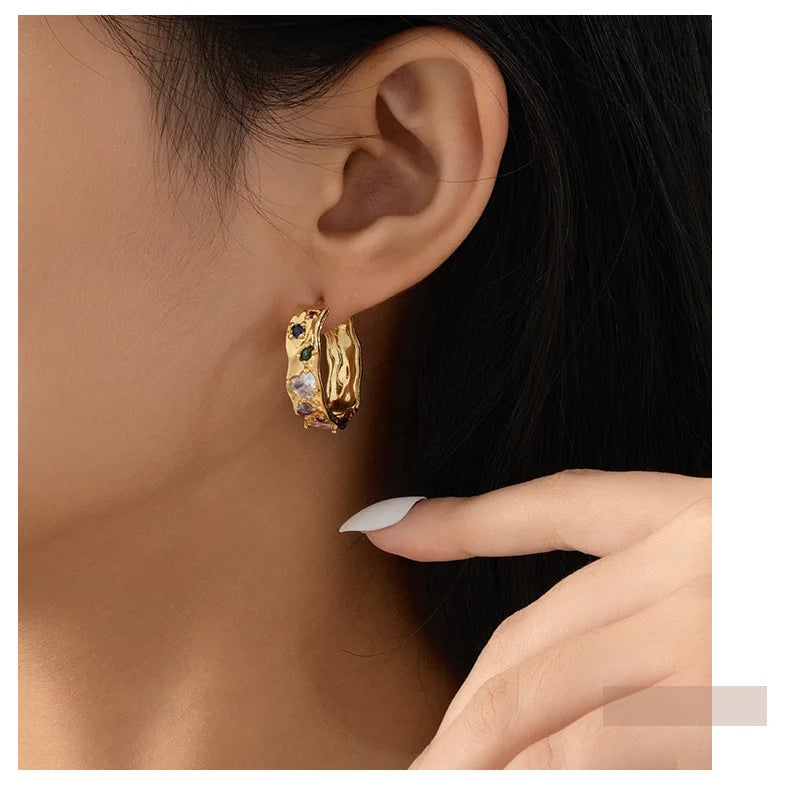 Stylish and Elegant 2024 New Women's Versatile Earrings Niche Design French Women's Stud Earrings Atmospheric Simple Women