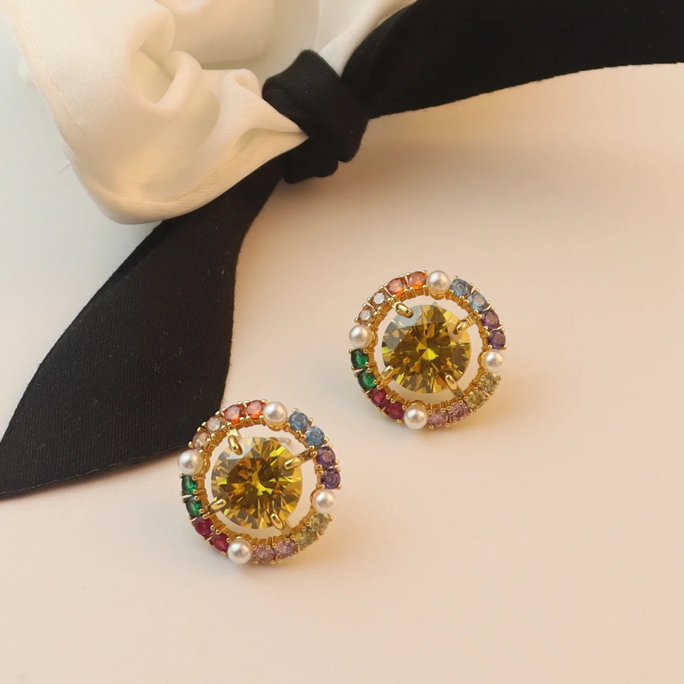 2023 New Hollow Round Colorful Zircon Inlaid Sweet Temperament Earrings