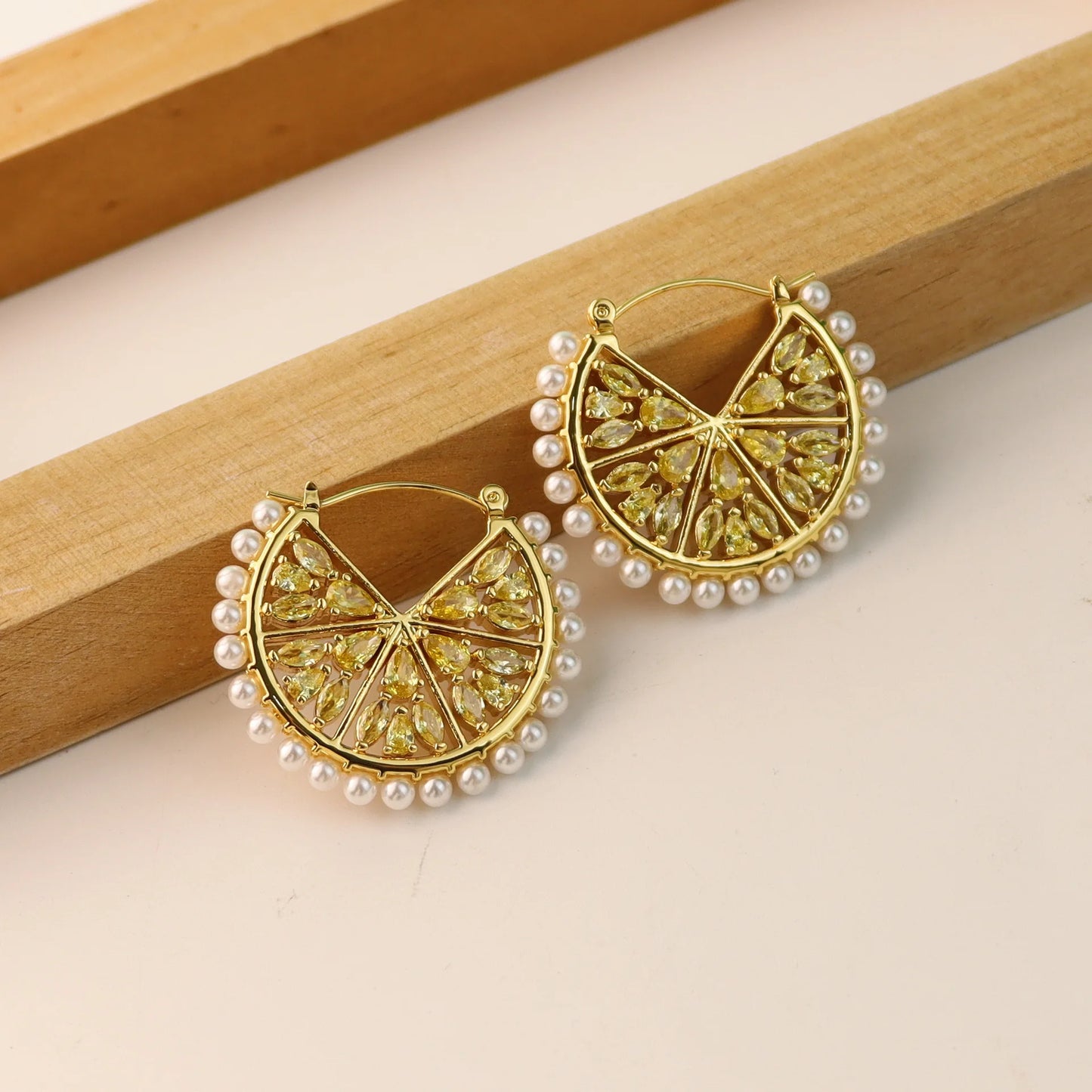 Small niche design with hollowed out rhinestones inlaid with artificial pearls, lemon flower earrings,  luxury style earring