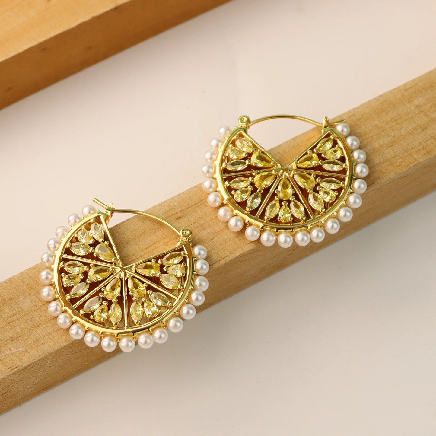 Small niche design with hollowed out rhinestones inlaid with artificial pearls, lemon flower earrings,  luxury style earring