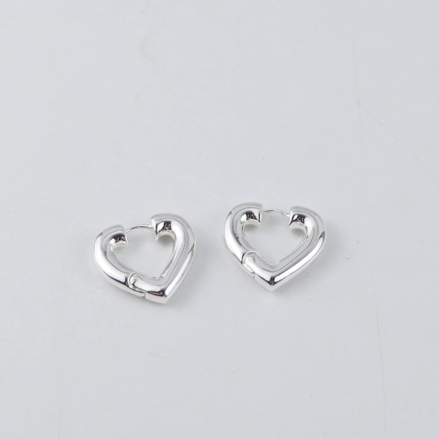 Sweet Metal Heart Earrings Internet celebrity Fashion Versatile Gold Silver Earrings Premium French Stud Earrings