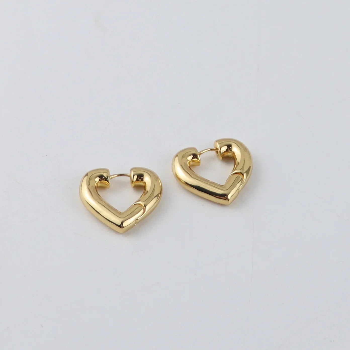 Sweet Metal Heart Earrings Internet celebrity Fashion Versatile Gold Silver Earrings Premium French Stud Earrings