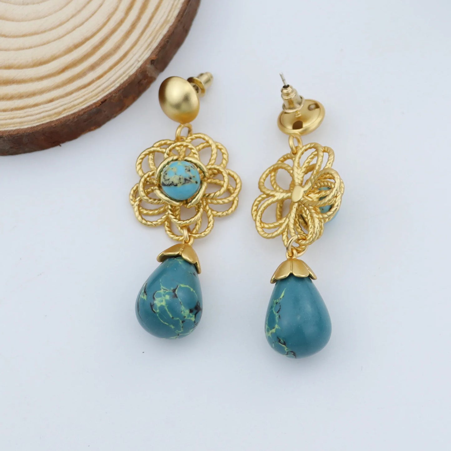 Unique temperament, rich and noble flower inlaid turquoise earrings, light luxury and atmospheric earrings