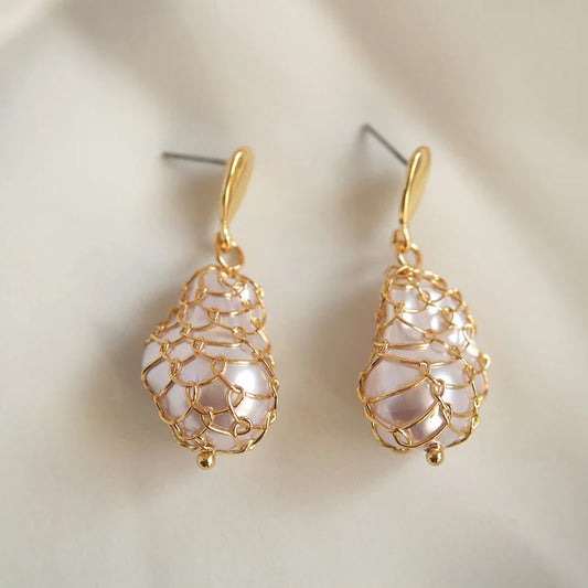 Vintage Baroque Pearl Stud Earrings Retro Style High-end Niche Earrings Princess Dress